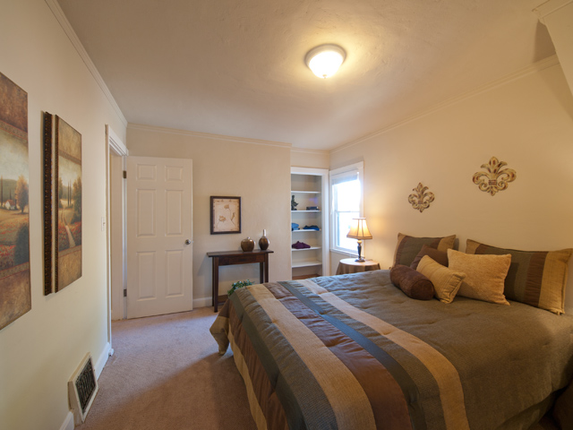 Bedroom 1 picture - 724 San Carlos Ct, Palo Alto 94306