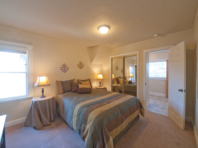 Bedroom 1 picture - 724 San Carlos Ct, Palo Alto 94306