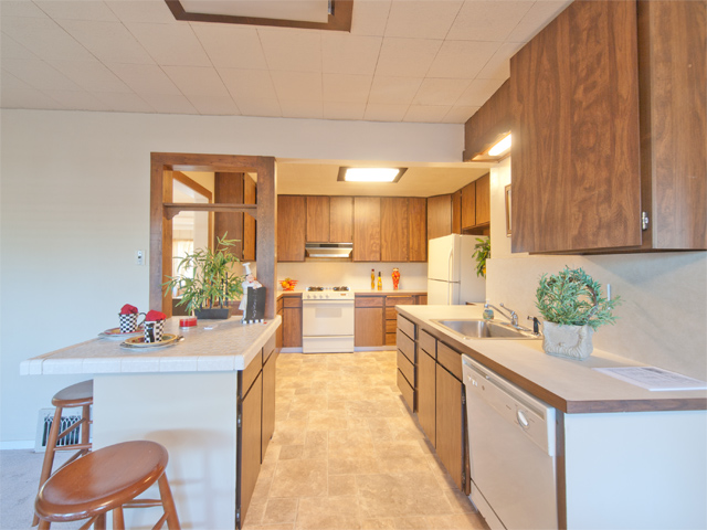 Kitchen picture - 724 San Carlos Ct, Palo Alto 94306