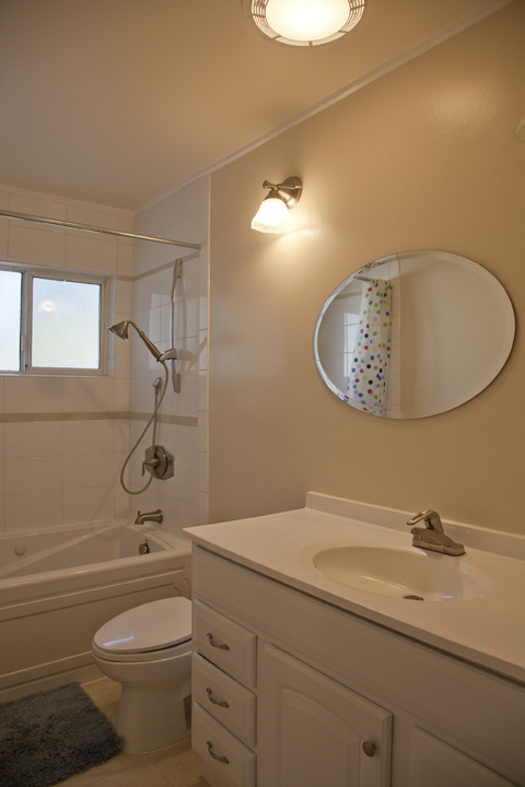 Bathroom (A) picture - 614 Torwood Ln, Los Altos 94022