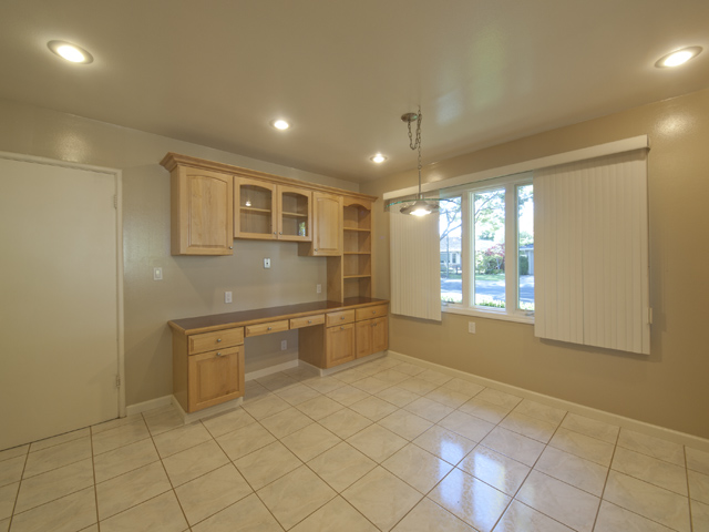 Kitchen picture - 144 Walter Hays Dr, Palo Alto 94303