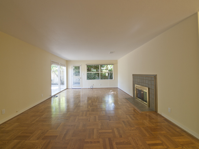 Living Room picture - 144 Walter Hays Dr, Palo Alto 94303