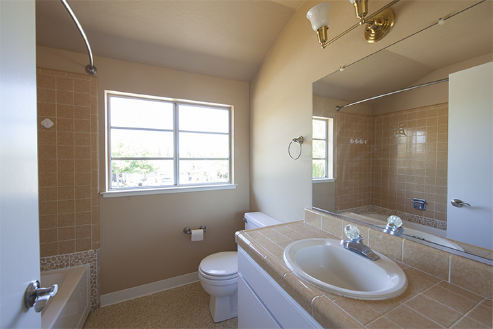 Bath 2 picture - 1298 Brookings Ln, Sunnyvale 94087