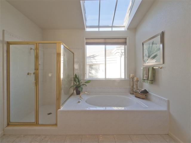 Master Bath (B) Picture - 810 Corriente Point Dr, Redwood Shores 94065 Master Bath (B) picture - 810 Corriente Point Dr, Redwood Shores 94065