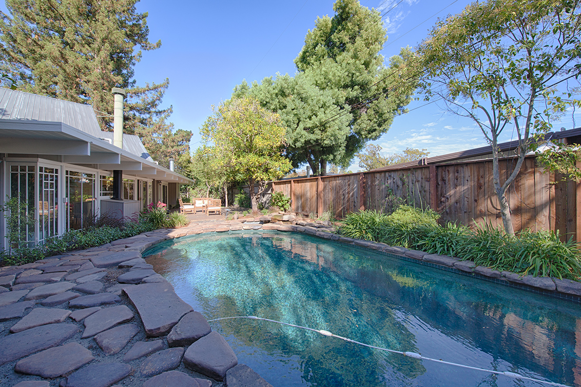 Backyard (C) picture - 749 De Soto Dr, Palo Alto 94303