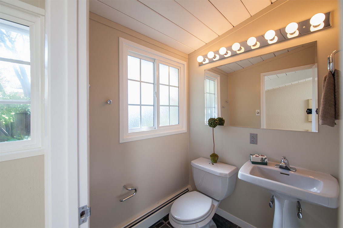 Bathroom 2 (A) picture - 749 De Soto Dr, Palo Alto 94303