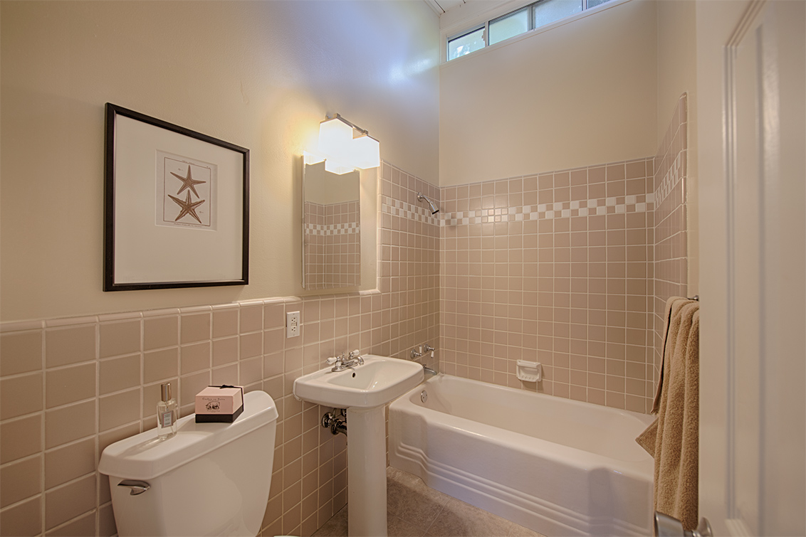 Bathroom 3 (A) picture - 749 De Soto Dr, Palo Alto 94303