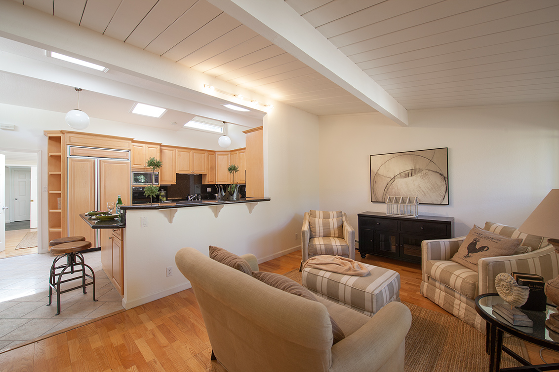 Family Room (A) picture - 749 De Soto Dr, Palo Alto 94303