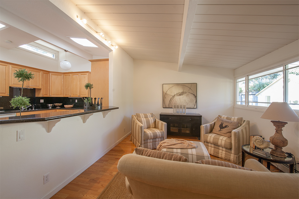 Family Room (B) picture - 749 De Soto Dr, Palo Alto 94303