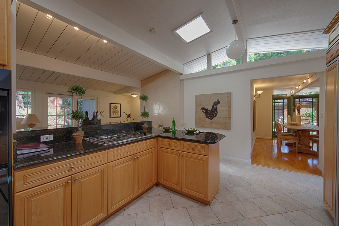 Kitchen (D) picture - 749 De Soto Dr, Palo Alto 94303
