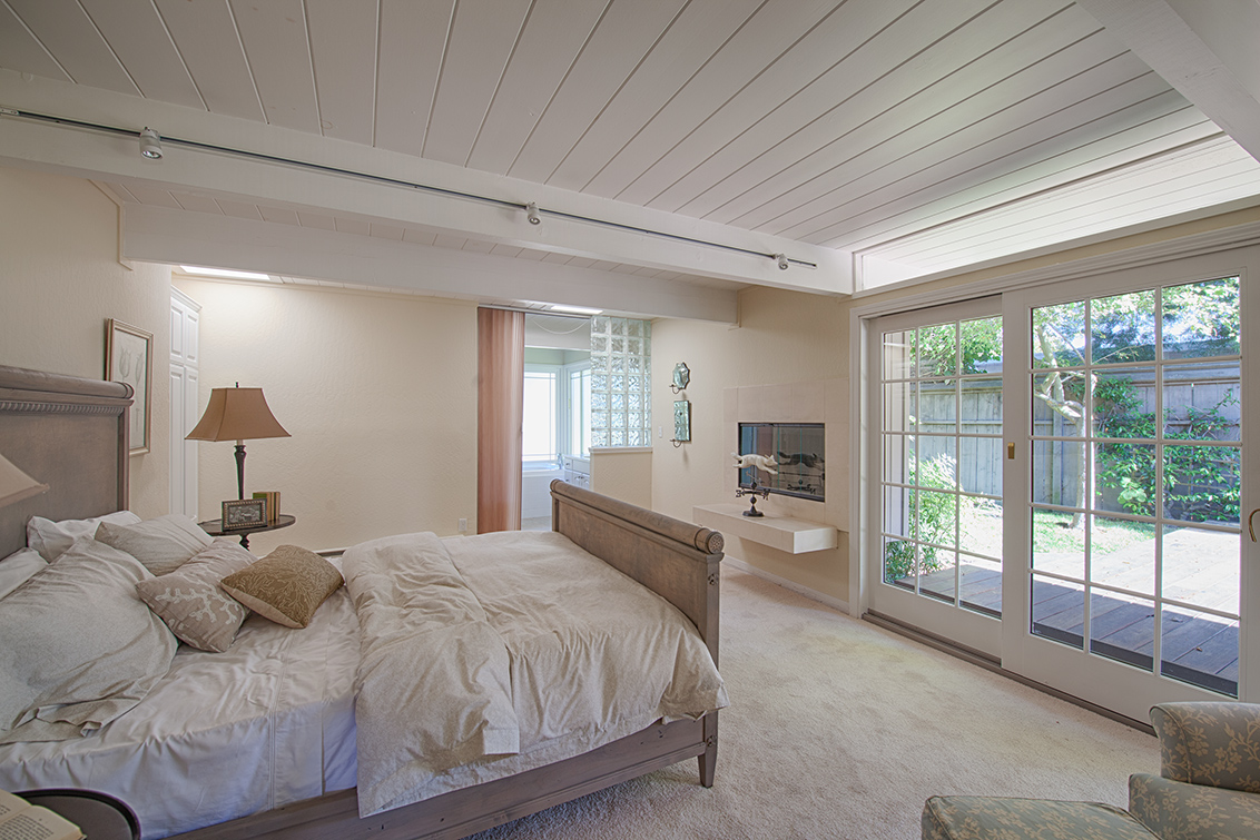 Master Bedroom (A) picture - 749 De Soto Dr, Palo Alto 94303