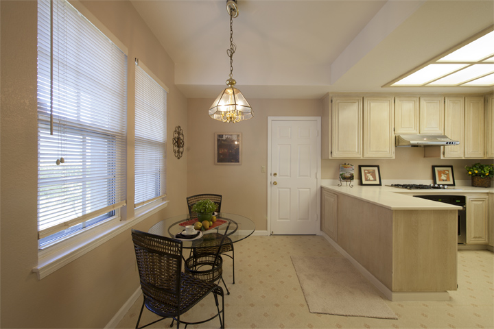 Breakfast Area (A) picture - 10 Dockside Cir, Redwood Shores 94065