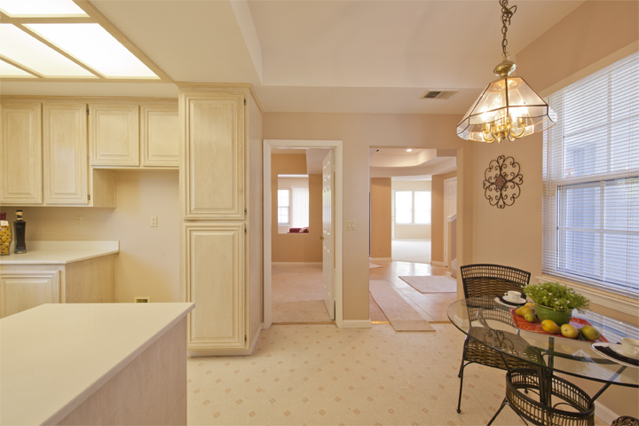 Breakfast Area (B) picture - 10 Dockside Cir, Redwood Shores 94065