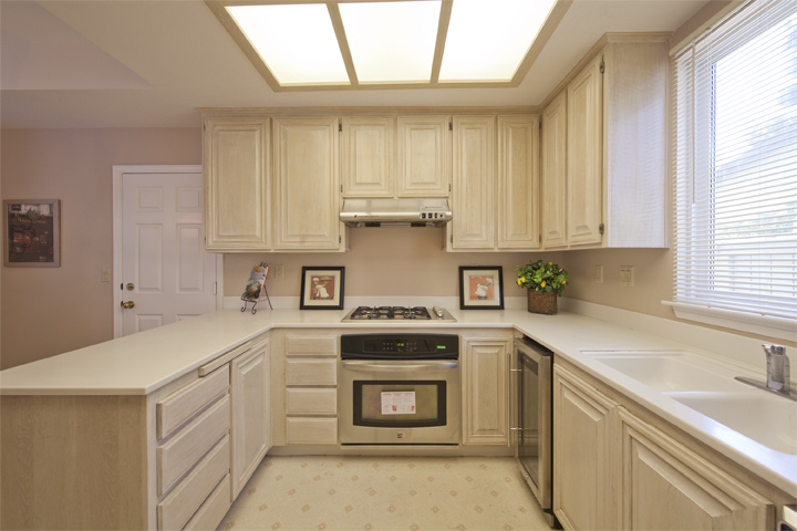 Kitchen (B) picture - 10 Dockside Cir, Redwood Shores 94065