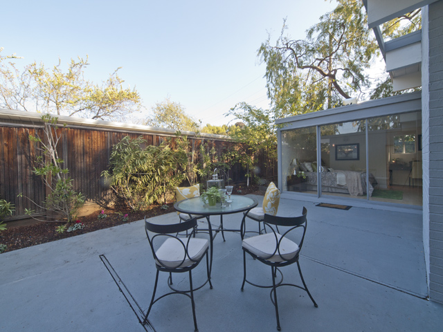 Patio picture - 976 Elsinore Dr, Palo Alto 94303
