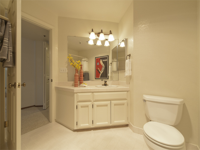 Bath picture - 365 Forest Ave, Unit 4c, Palo Alto 94301