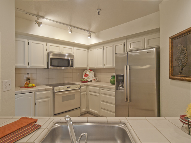 Kitchen picture - 365 Forest Ave, Unit 4c, Palo Alto 94301