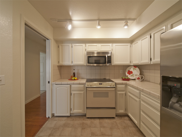 Kitchen picture - 365 Forest Ave, Unit 4c, Palo Alto 94301