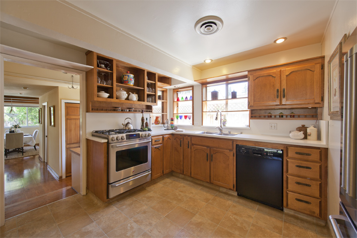 Kitchen - 3817 Magnolia Dr, Palo Alto 94306
