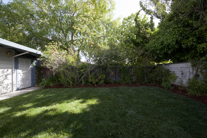 Front Yard picture - 3470 Middlefield Rd, Palo Alto