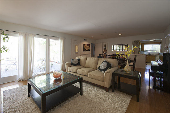 Living Room picture - 3510 Middlefield Rd, Palo Alto 94306