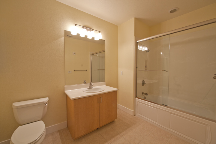 Bathroom 2 picture - 4238 Rickeys Way, Unit T, Palo Alto 94306