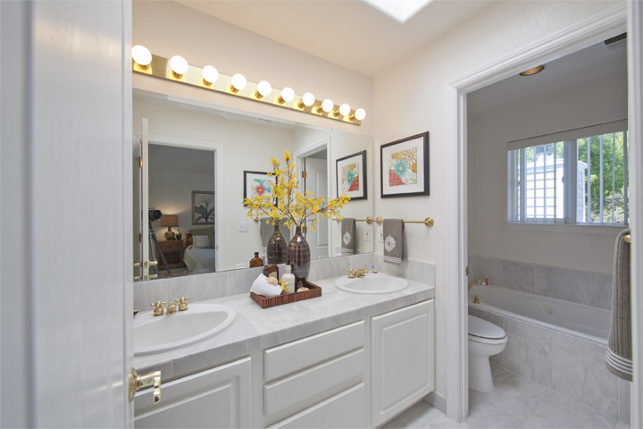 Master Bath picture - 1330 S California Ave, Palo Alto 94306