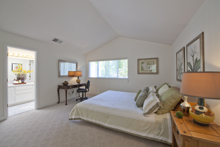 Master Bedroom picture - 1330 S California Ave, Palo Alto 94306