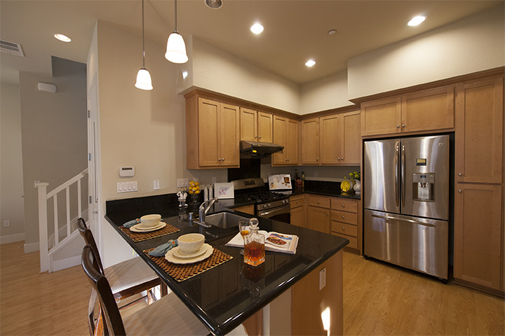 1104 Trinity Ln - Kitchen