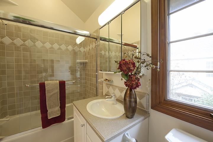 Bathroom 2 (B) Picture - 90 Walnut Ave, Atherton 94027 Bathroom 2 (B) picture - 90 Walnut Ave, Atherton 94027
