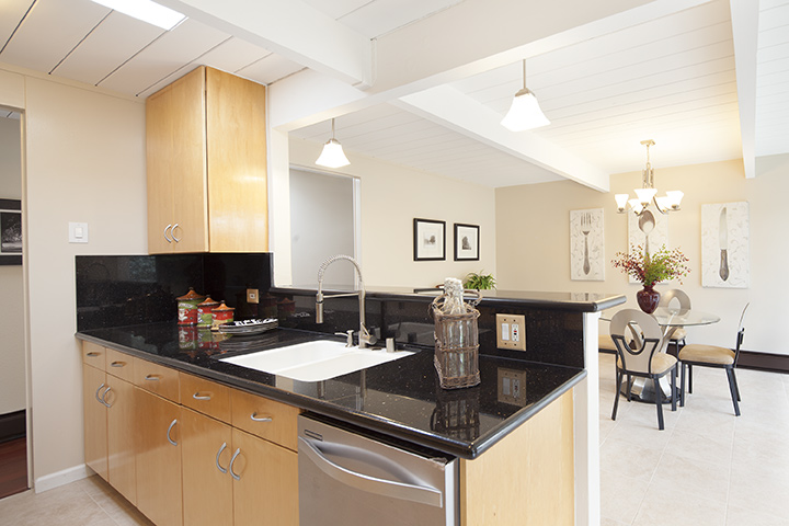 Kitchen (B) picture - 3985 Bibbits Dr, Palo Alto 94303