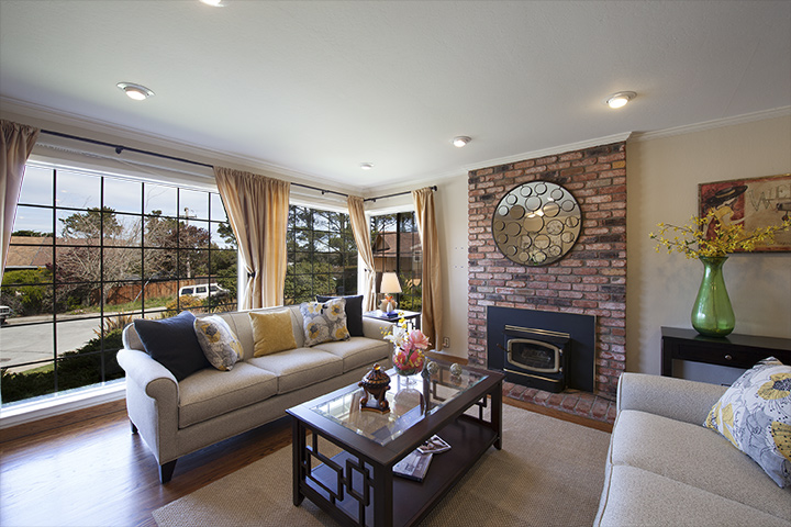 140 Daley Ct - Living Room