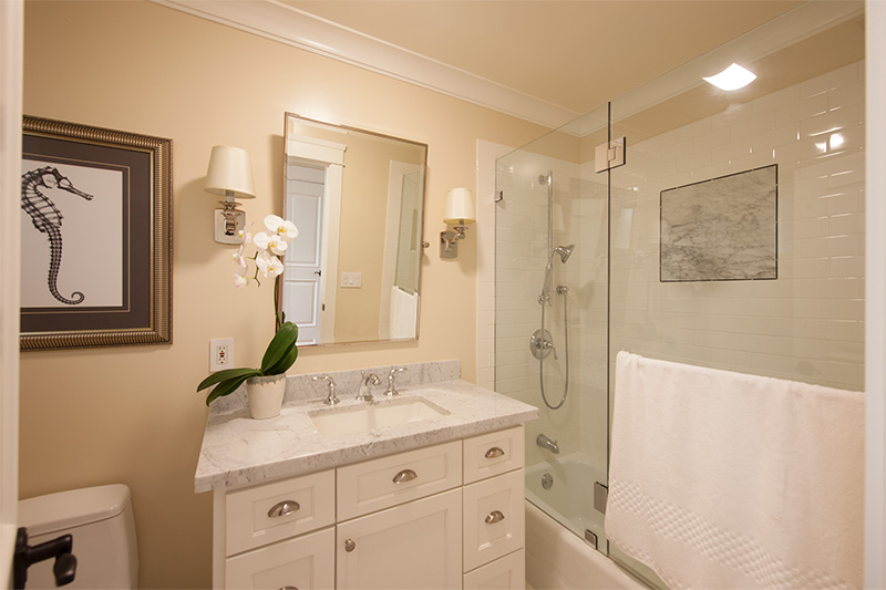 Bathroom 2 (A) picture - 561 Hilbar Ln, Palo Alto 94303