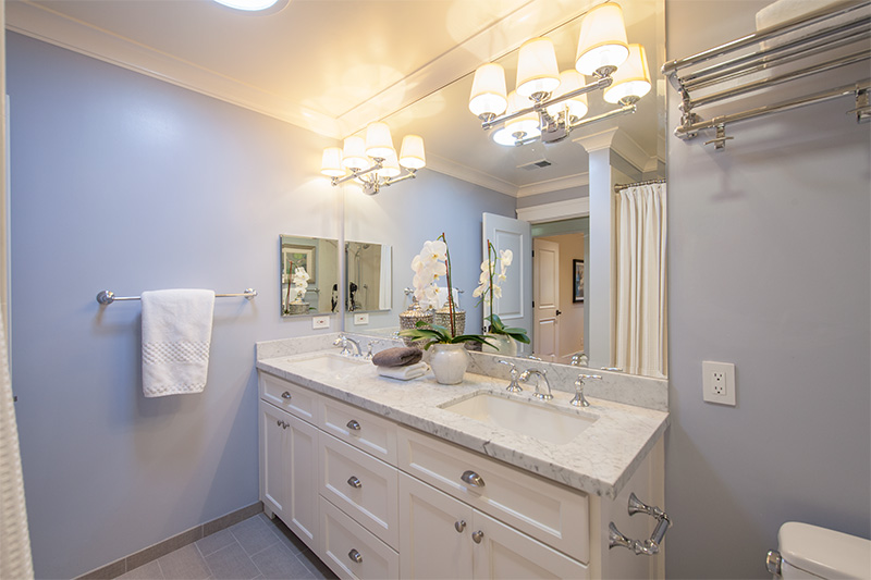 Bathroom 3 (A) picture - 561 Hilbar Ln, Palo Alto 94303
