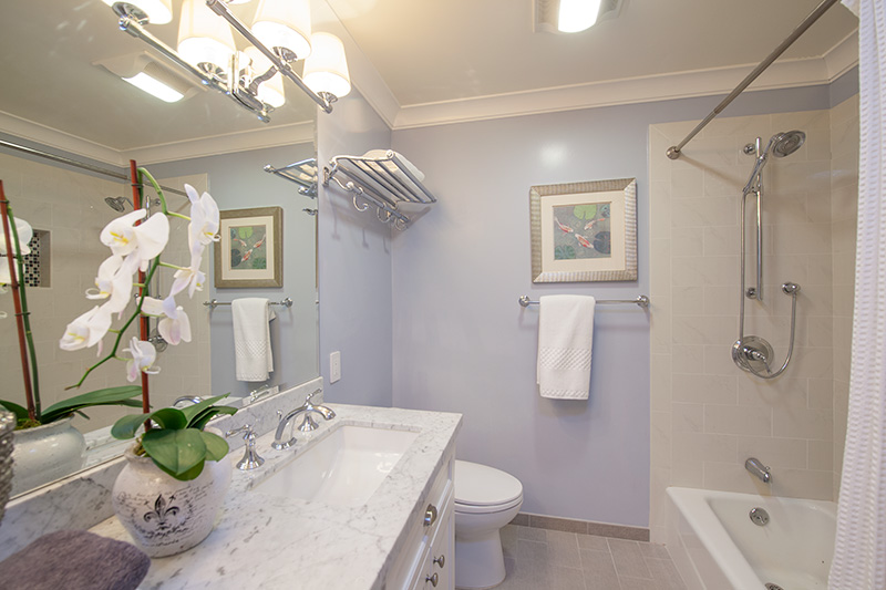 Bathroom 3 (B) picture - 561 Hilbar Ln, Palo Alto 94303