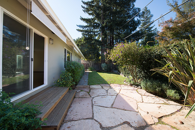 Backyard (A) picture - 840 La Para Ave, Palo Alto 94306