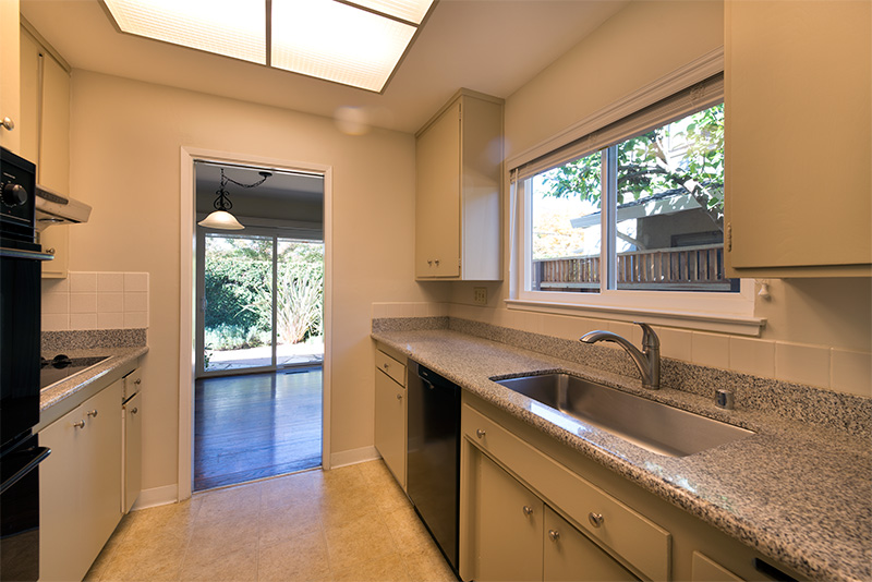 Kitchen (C) Picture - 840 La Para Ave, Palo Alto 94306 Kitchen (C) picture - 840 La Para Ave, Palo Alto 94306