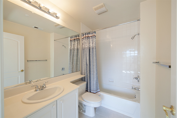 Bathroom 2 picture - 2585 Park Blvd, Unit Z204, Palo Alto 94306