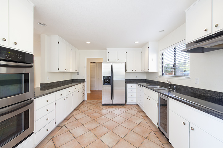 221 Rengstorff Ave, Mountain View - Kitchen