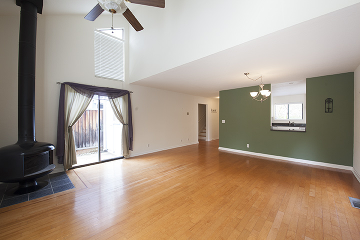 221 Rengstorff Ave, Mountain View - Living Room