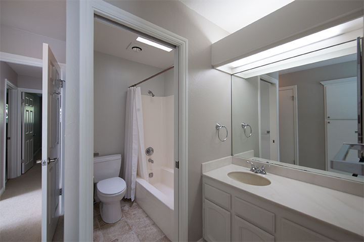 Bathroom 2 picture - 670 San Antonio Rd, Unit 40, Palo Alto 94306