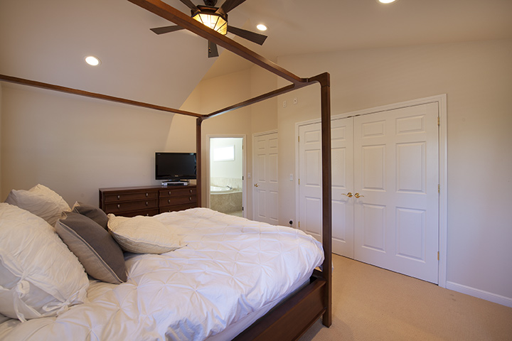 Master Bedroom (B) picture - 239 Sequoia Ave, Redwood City 94061