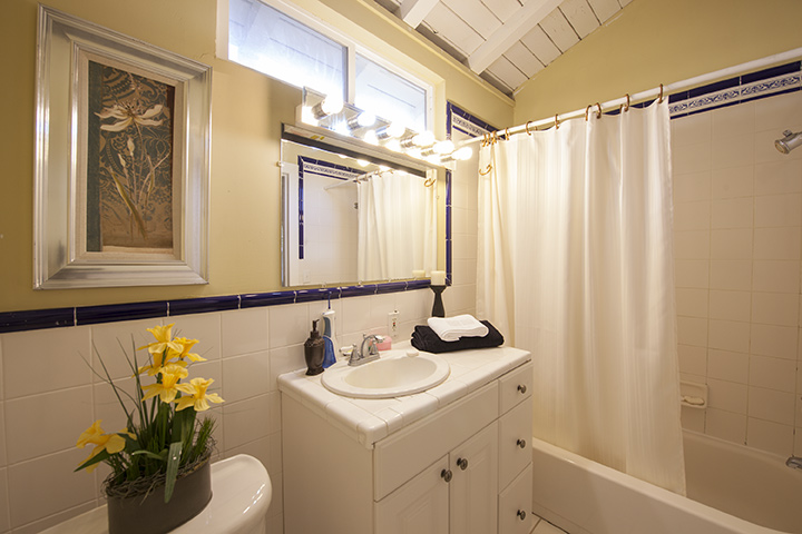 Master Bath picture - 2951 South Ct, Palo Alto 94306
