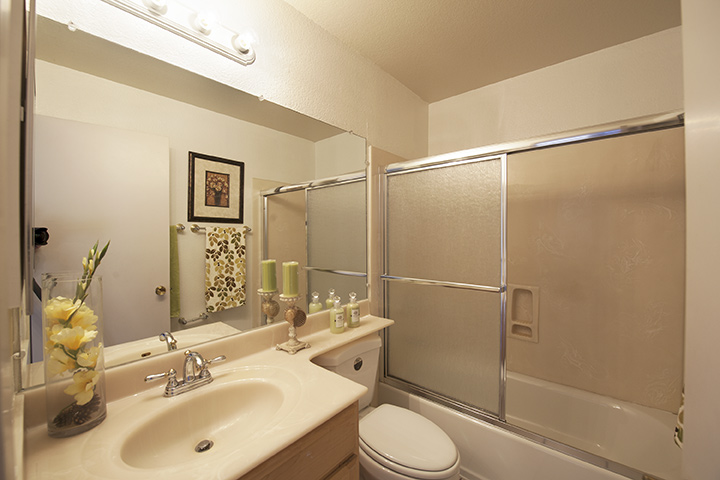 Bathroom 3 (A) picture - 1609 Stanwich Rd, San Jose 95131