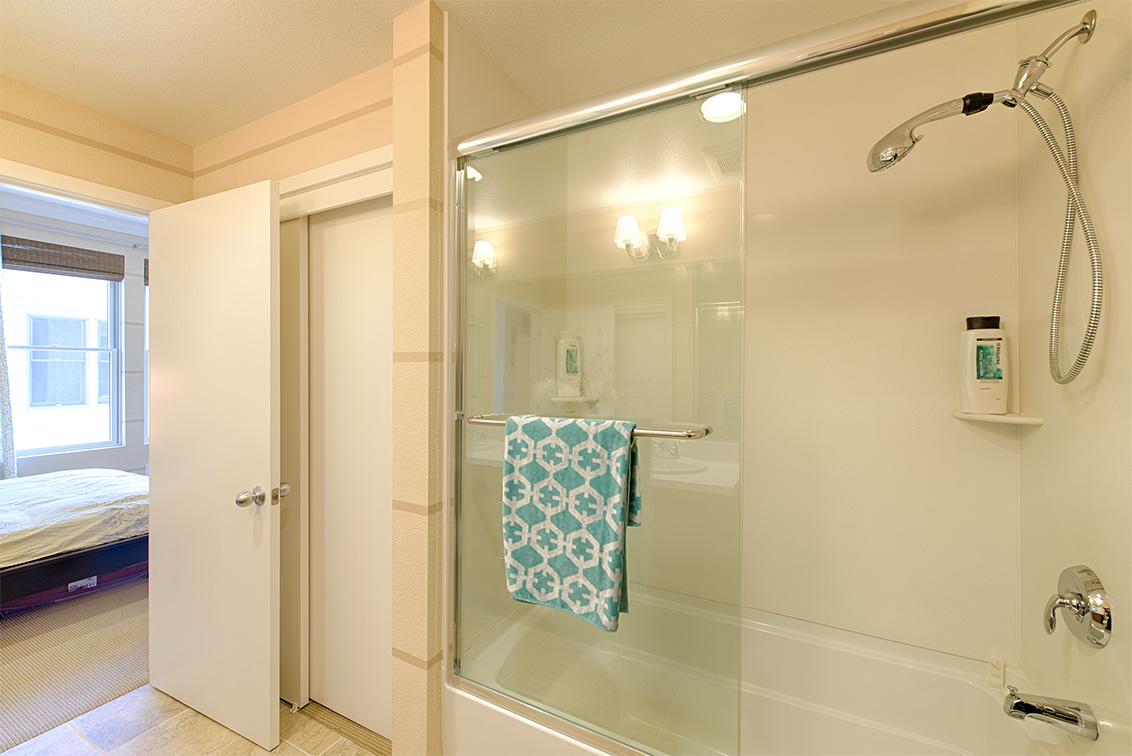Bathroom 2 picture - 860 Altaire Walk, Palo Alto 94303