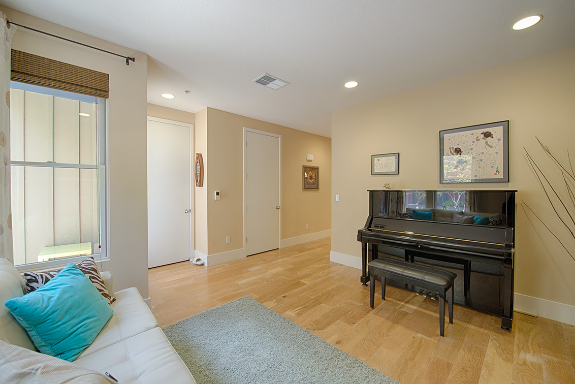 Living Room picture - 860 Altaire Walk, Palo Alto 94303
