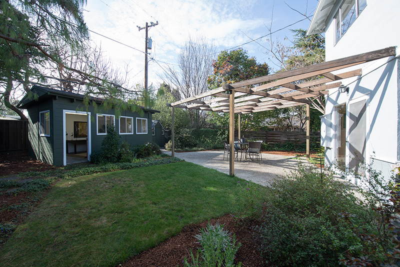 Backyard (B) picture - 3320 Bryant St, Palo Alto 94306