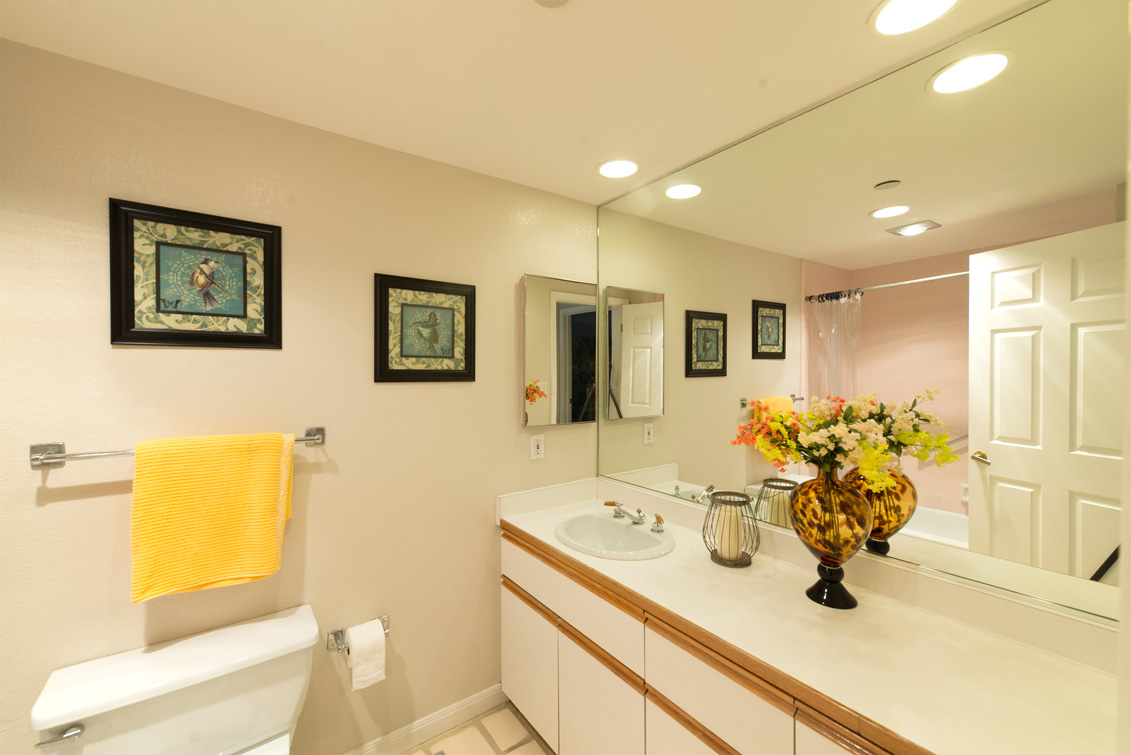 Bathroom 2 picture - 4159 El Camino Way, Unit E, Palo Alto 94306