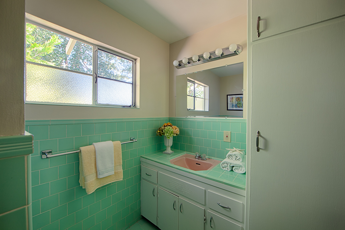Bathroom 2 (A) Picture - 170 Frederick Ct, Los Altos 94022 Bathroom 2 (A) picture - 170 Frederick Ct, Los Altos 94022