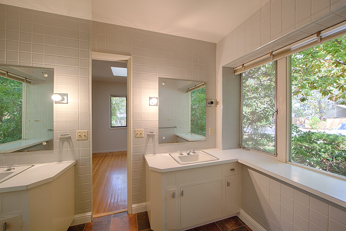 Bathroom 3 picture - 524 Gerona Rd, Stanford 94305